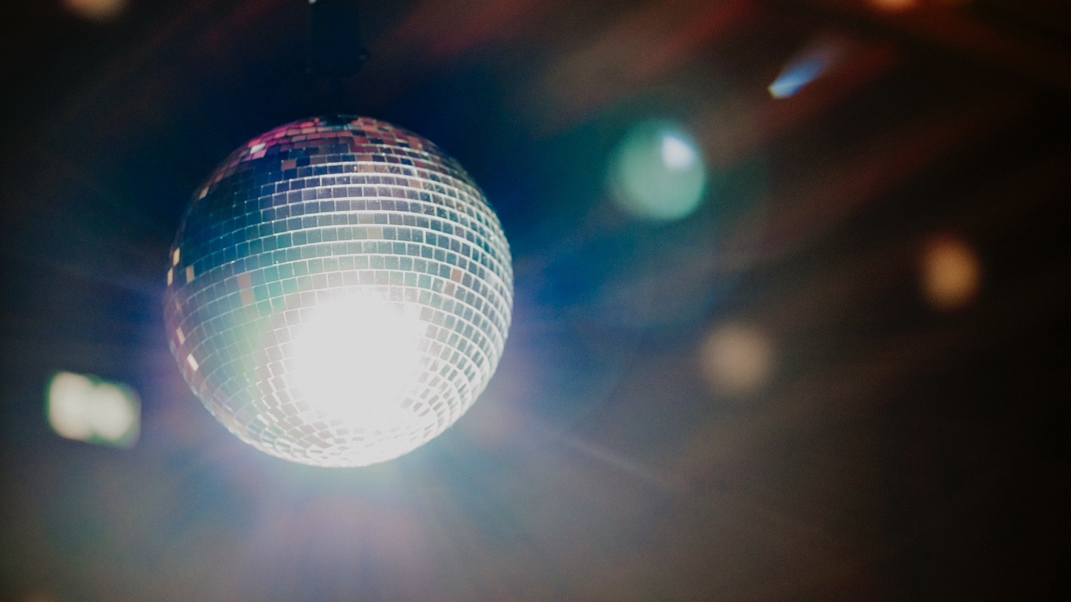 Ambiance lumineuse sur la piste de danse